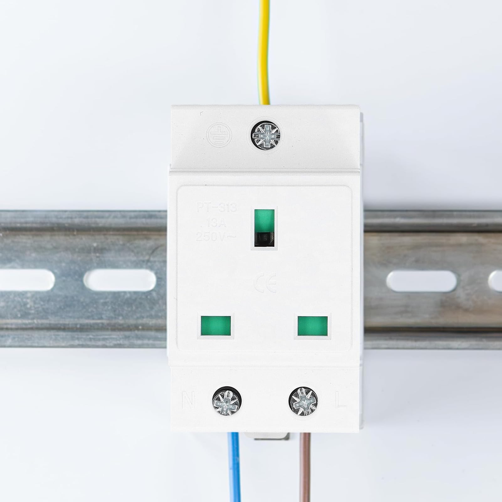 DIN Rail Modular UK Socket – 13A 250V BS 1363, Spring-Cage Terminals, NS 35 Rail Mount