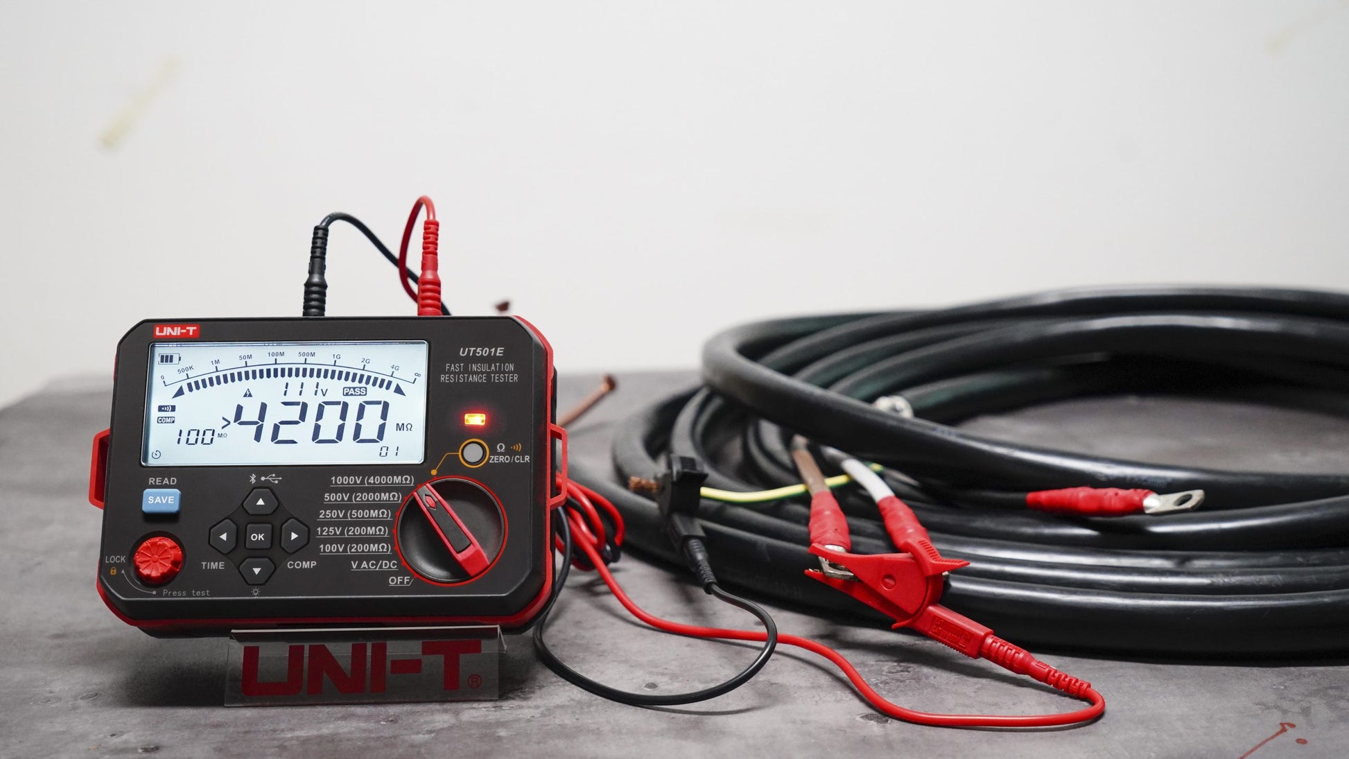 UNI-T UT501E Fast Insulation Tester