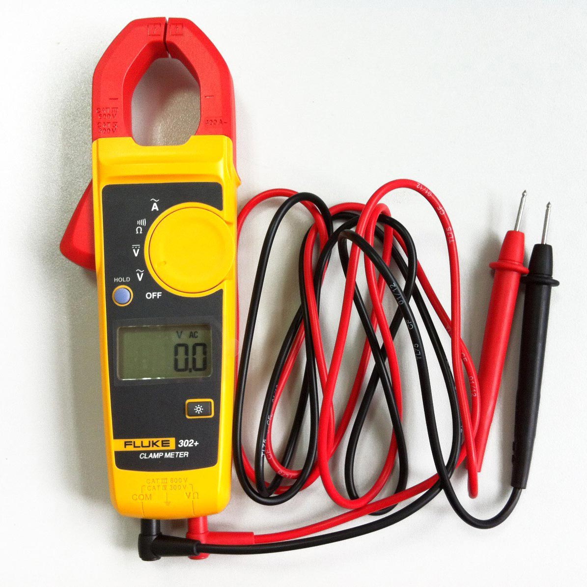 Fluke 302+ Digital Clamp Meter – Compact and Reliable Electrical Testing