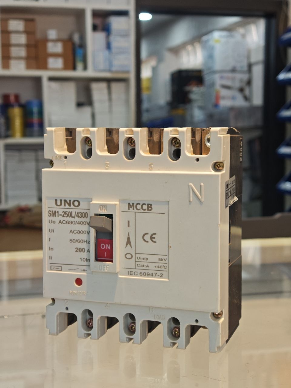 UNO 4-Pole Fixed MCCB 100A Molded Case Circuit Breaker Thermal-Magnetic 415V IEC/EN 60947-2