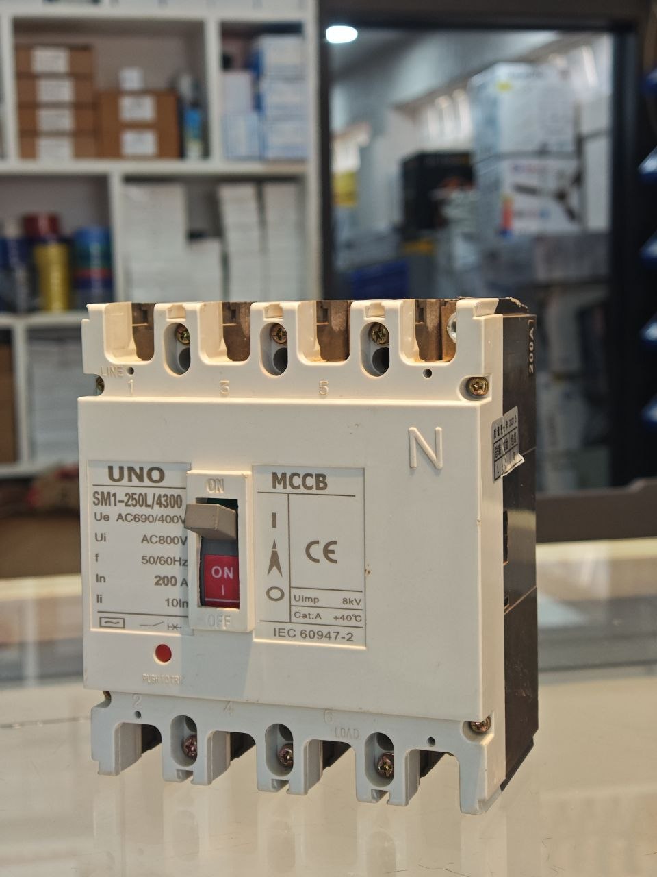 UNO 4-Pole Fixed MCCB 630A Molded Case Circuit Breaker High Fault Interrupting Capacity 415V IEC/EN 60947-2