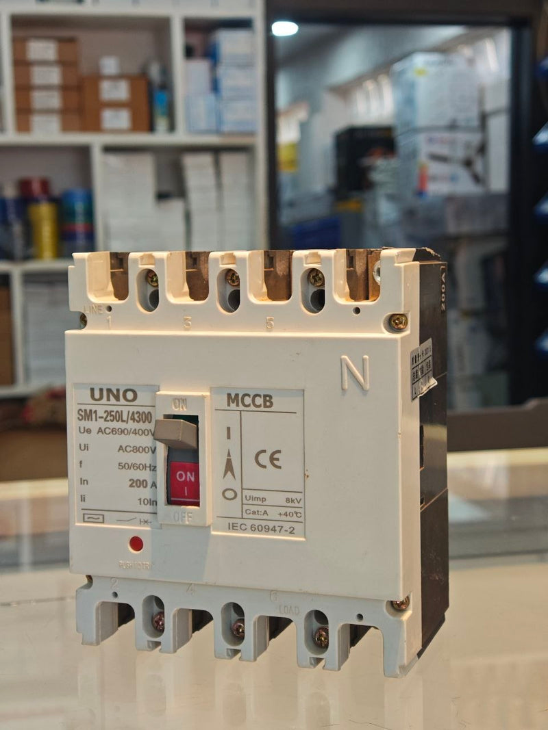 UNO 4-Pole Fixed MCCB 250A Molded Case Circuit Breaker Thermal-Magnetic 415V IEC/EN 60947-2