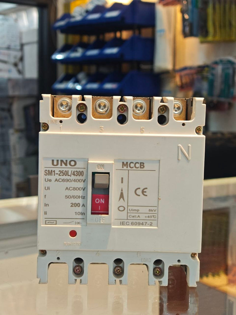 UNO 4-Pole Fixed MCCB 160A Molded Case Circuit Breaker Thermal-Magnetic 18kA 415V IEC/EN 60947-2