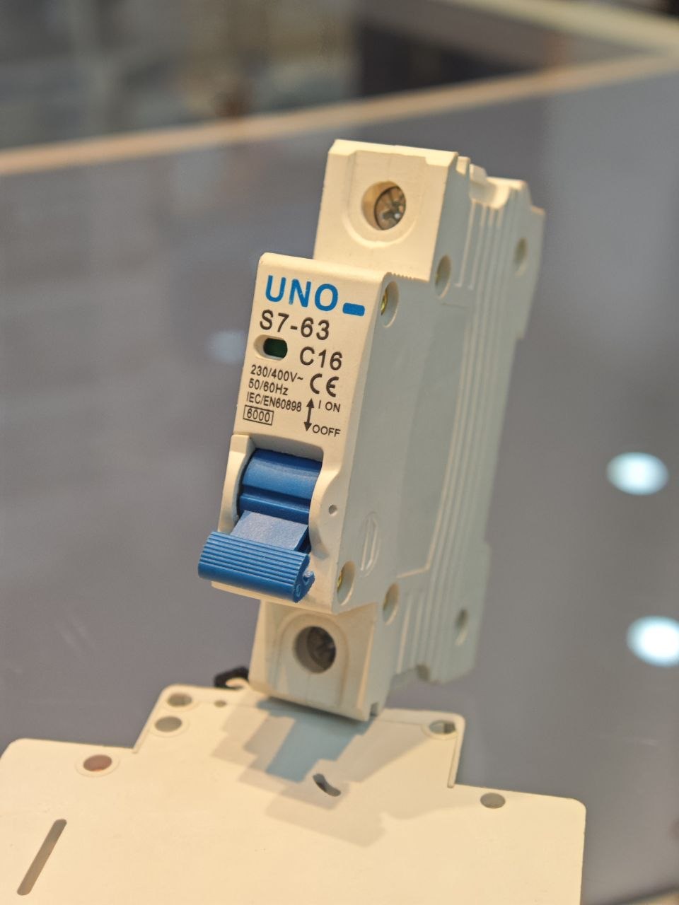 UNO 1-Pole 20A C-Curve Miniature Circuit Breaker (MCB) 6kA Thermal-Magnetic Single-Phase DIN-Rail