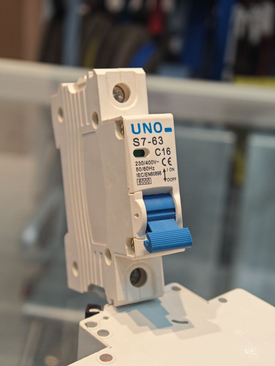 UNO 1-Pole 6A C-Curve Miniature Circuit Breaker (MCB) 6kA Thermal-Magnetic Single-Phase DIN-Rail