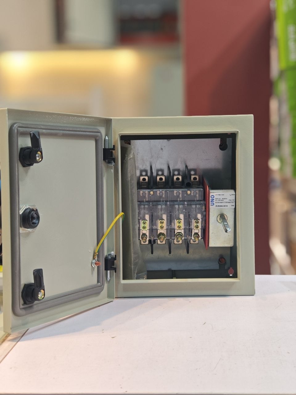 UNO 100A 4-Pole Manual Changeover Switch Dual-Source Load Transfer 240/415V IEC/EN 60947-3